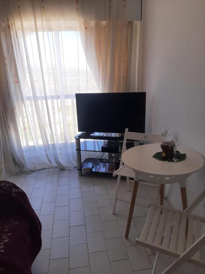 1 Bedroom Apartment With A Magnificent Sea View Limassol Kültér fotó